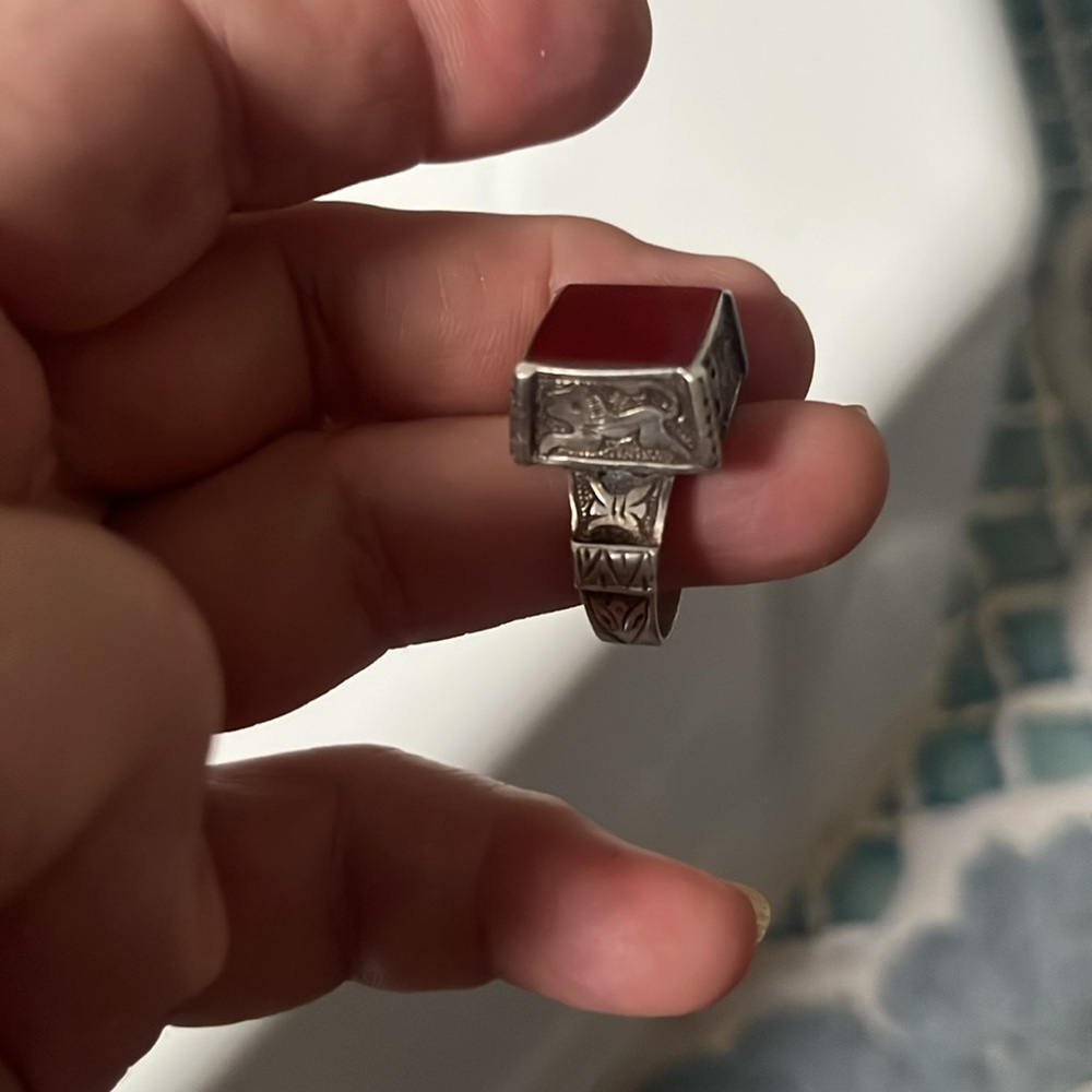 A silver ring with cornelian stone - Picture 2 of 4